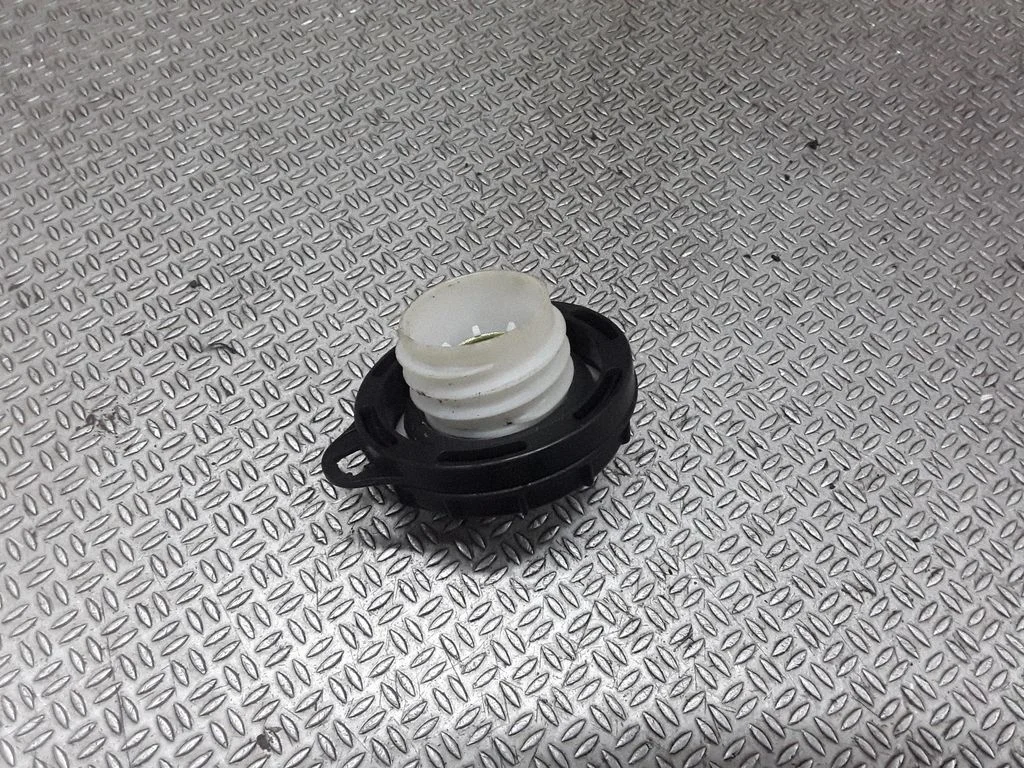 Fuel tank filler cap – KIA Carens II (2007-2012)