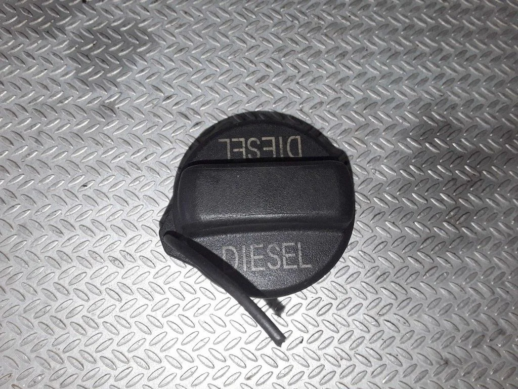 Degvielas tvertnes uzskrūvējamais vāciņš – Honda CR-V (2007-2012)