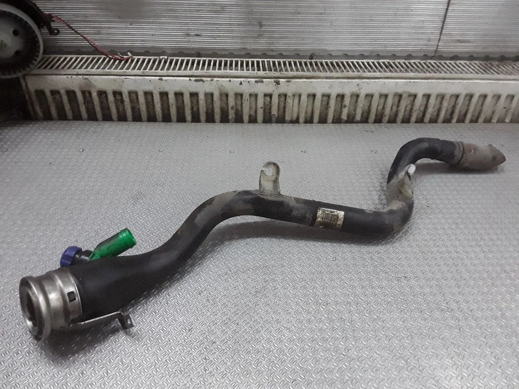 Degvielas tvertnes uzpildes caurule – BMW 1. sērija E81 E87 (2004-2011)
