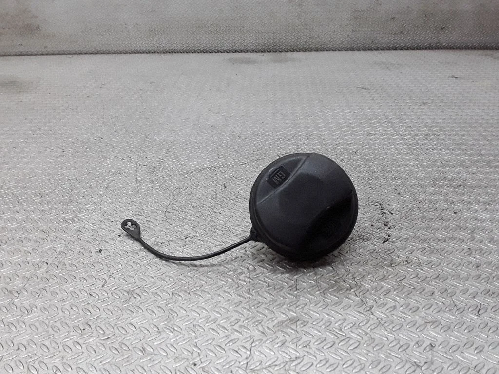 Kütusepaagi keeratav kork – Opel Corsa D (2006-2014)