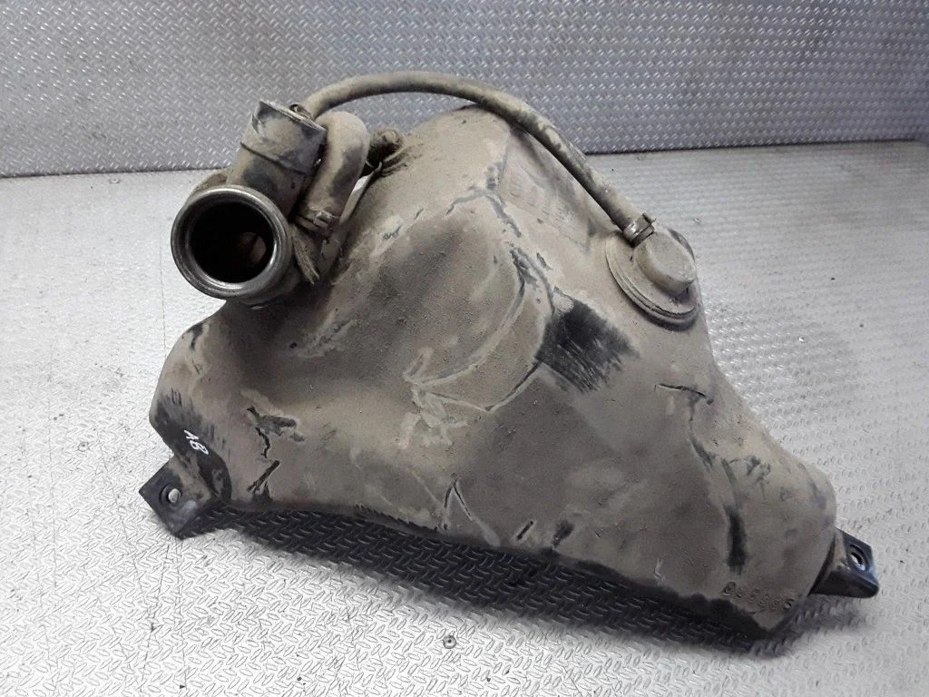 Degvielas tvertnes uzpildes caurule – Audi A8 S8 D2 4D (1994-2002)