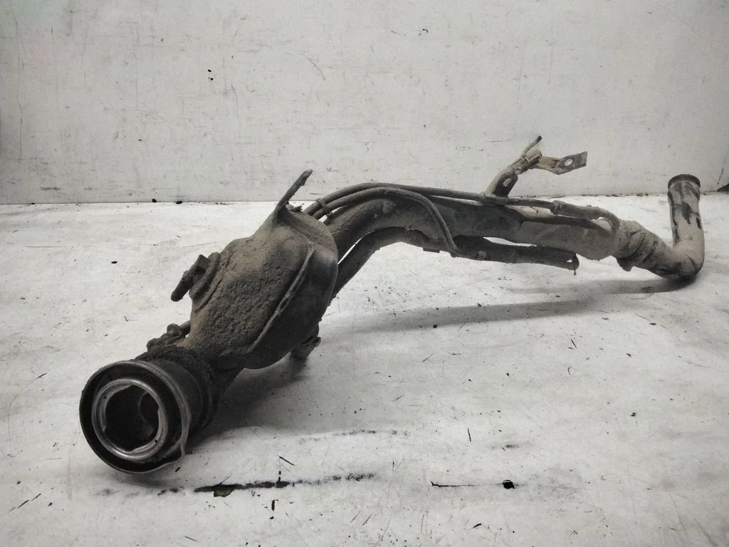 Degvielas tvertnes uzpildes caurule – Mercedes-Benz E klase W211 (2002-2009)