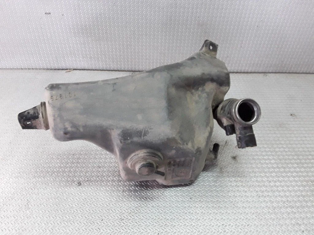 Degvielas tvertnes uzpildes caurule – Audi A8 S8 D2 4D (1994-2002)