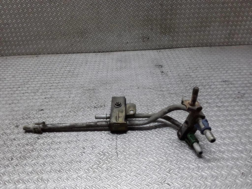 Fuel line pipe – Chrysler Grand Voyager IV (2001-2007)
