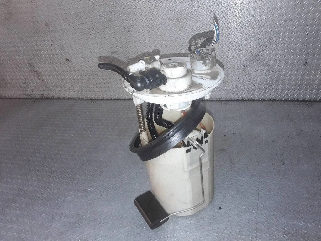 Fuel level sensor – Toyota Matrix (E130) (2001-2008)