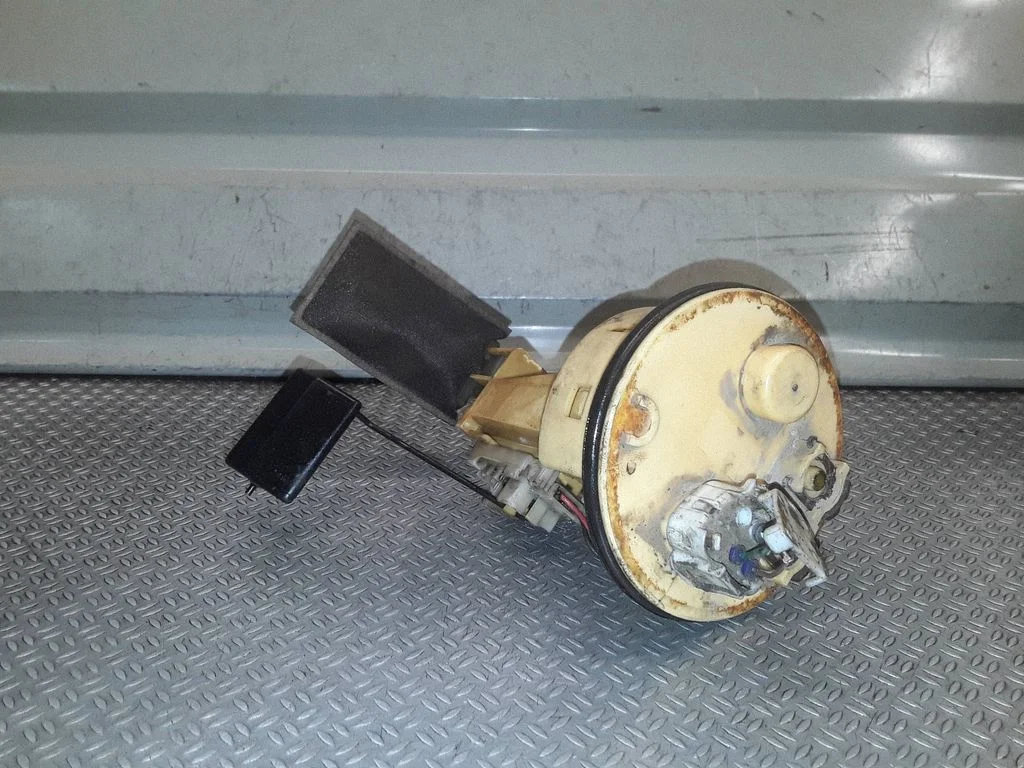 Fuel level sensor – Toyota Matrix (E130) (2001-2008)