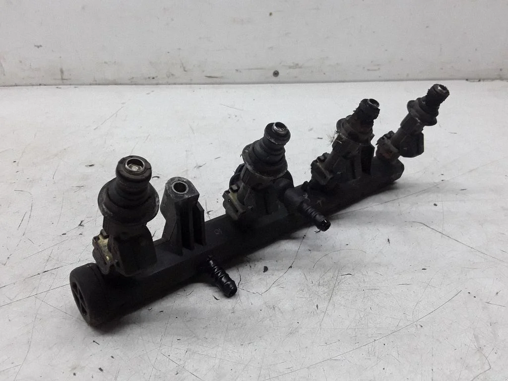 Listwa paliwowa (magistrala) 030133319AA – Seat Arosa (1997-2005)