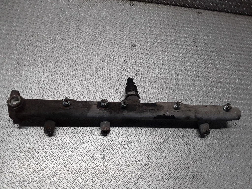 Fuel main line pipe – KIA Carens I (1999-2006)