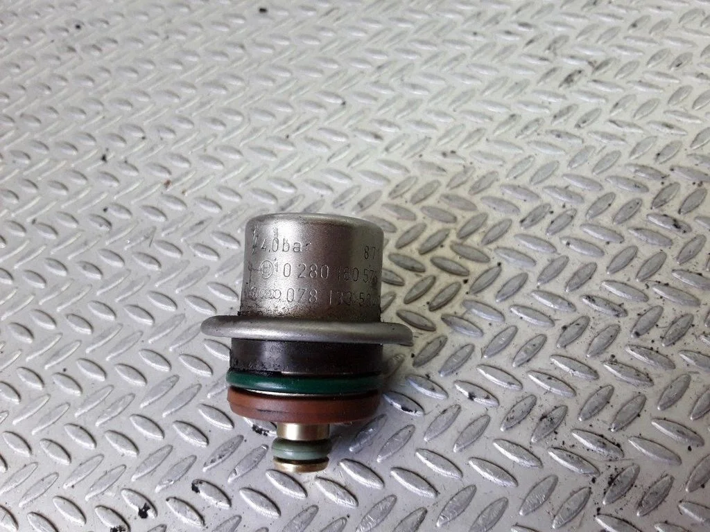 Fuel pressure regulator – Volkswagen Passat B5 (1997-2000)