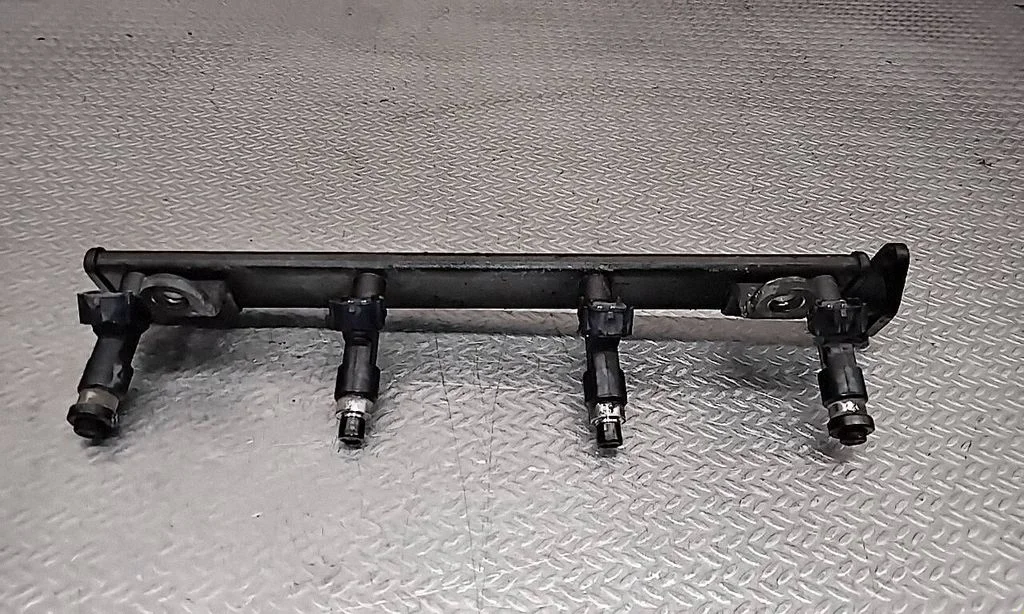 Pihustite (düüside) komplekt – Mitsubishi Outlander (2001-2007)