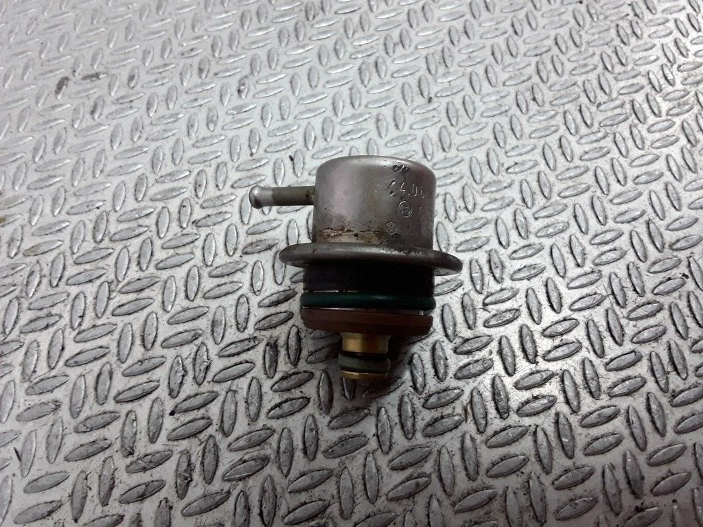Fuel pressure regulator – Audi A4 S4 B6 8E 8H (2001-2005)