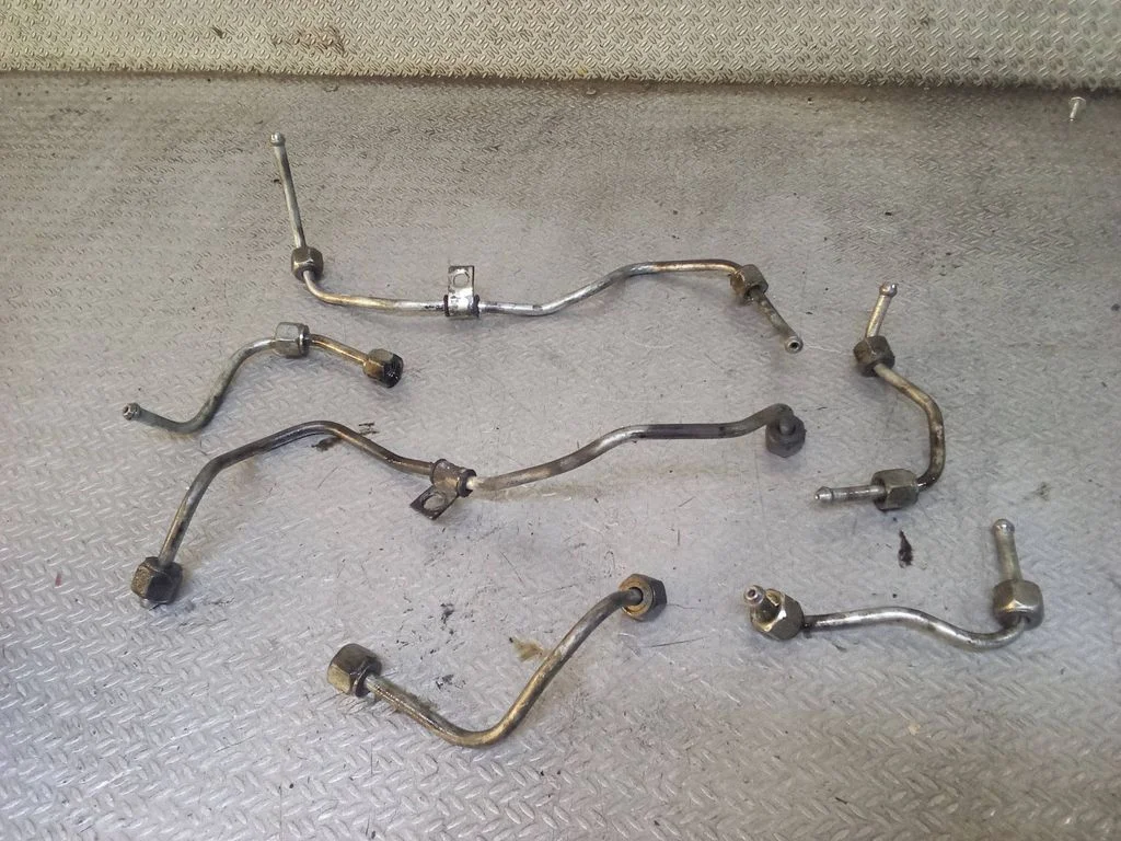 Fuel injector supply line/pipe – Mitsubishi Outlander (2007-2012)