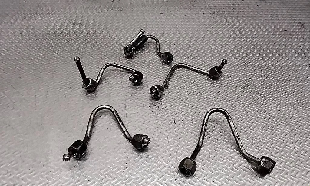 Degvielas padeves caurule (-es) uz sprauslām – Nissan Qashqai+2 (2008-2010)