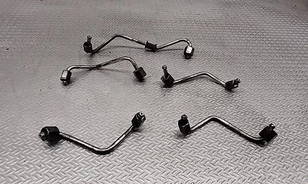 Fuel injector supply line/pipe – Hyundai Santa Fe (2006-2012)