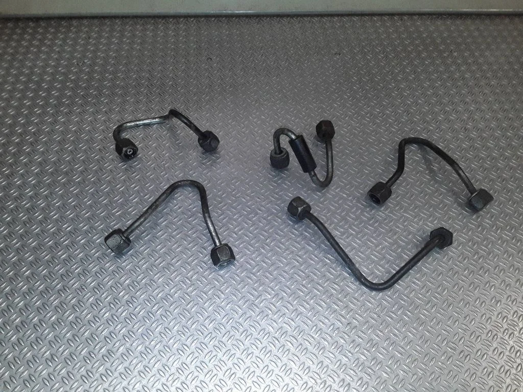Degvielas padeves caurule (-es) uz sprauslām – Nissan Tiida C11 (2004-2011)
