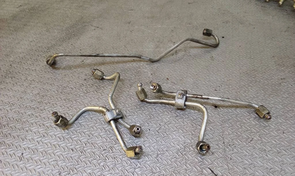 Fuel injector supply line/pipe – Toyota Verso (2009-2018)