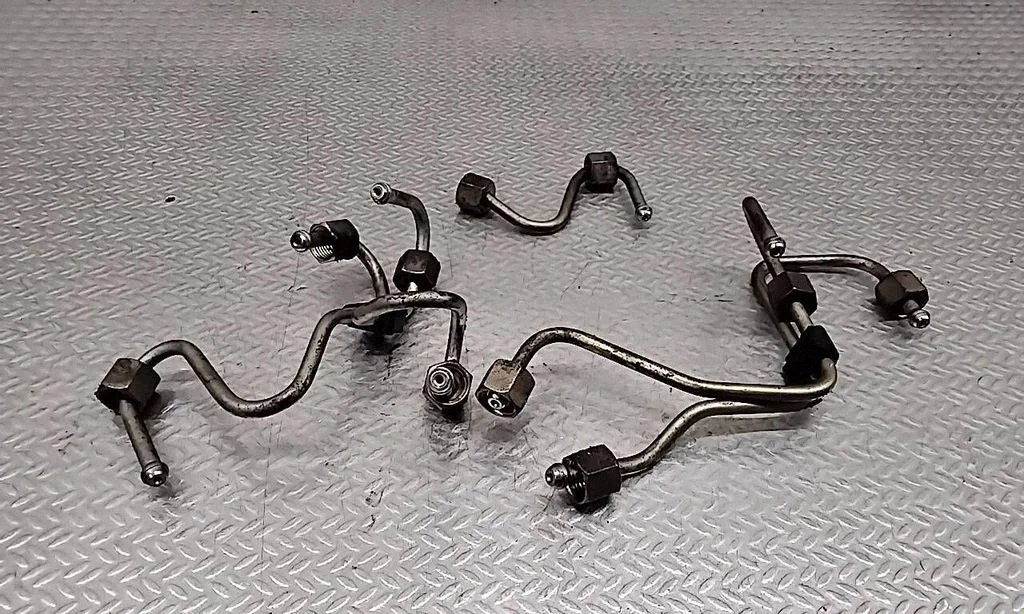 Fuel injector supply line/pipe