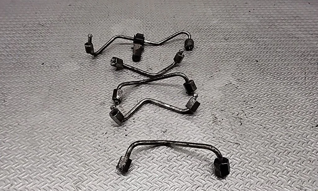 Fuel injector supply line/pipe – KIA Carens II (2007-2012)