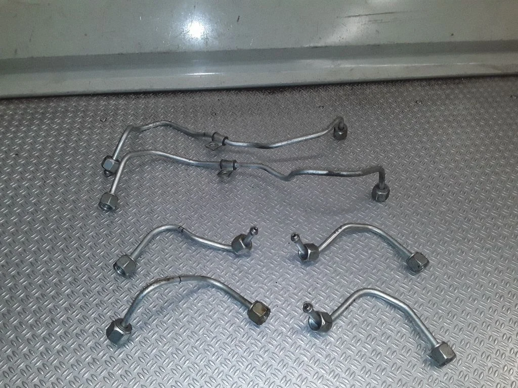 Fuel injector supply line/pipe – Mitsubishi Outlander (2007-2012)