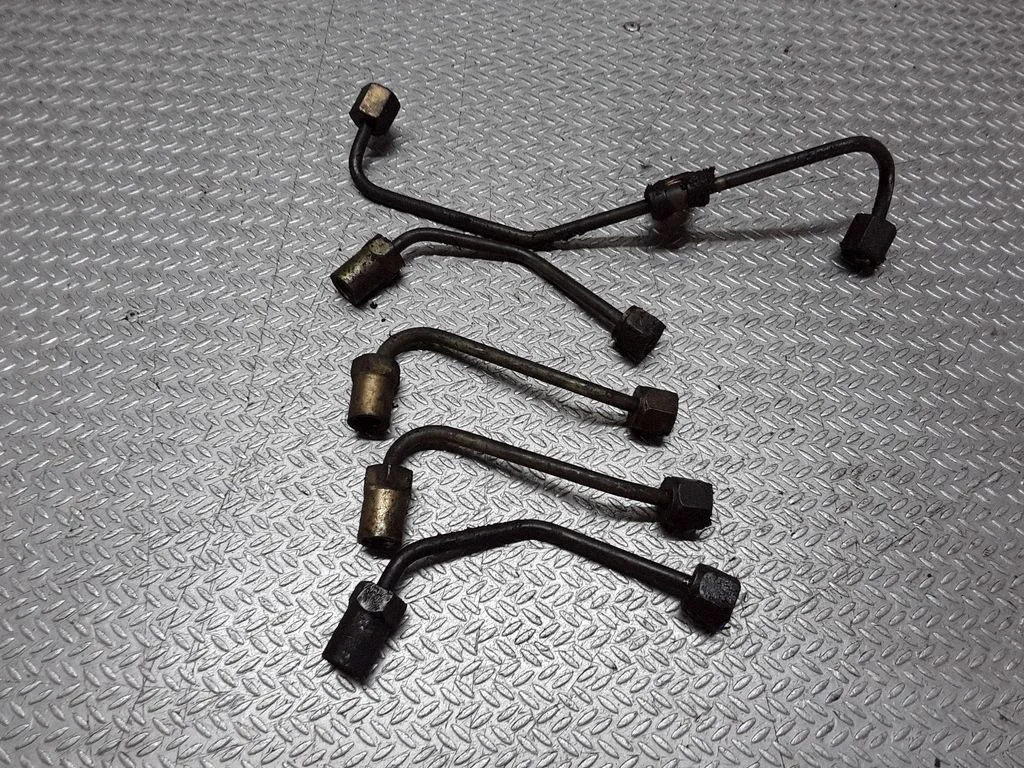 Degvielas padeves caurule (-es) uz sprauslām – Chrysler Grand Voyager IV (2001-2007)