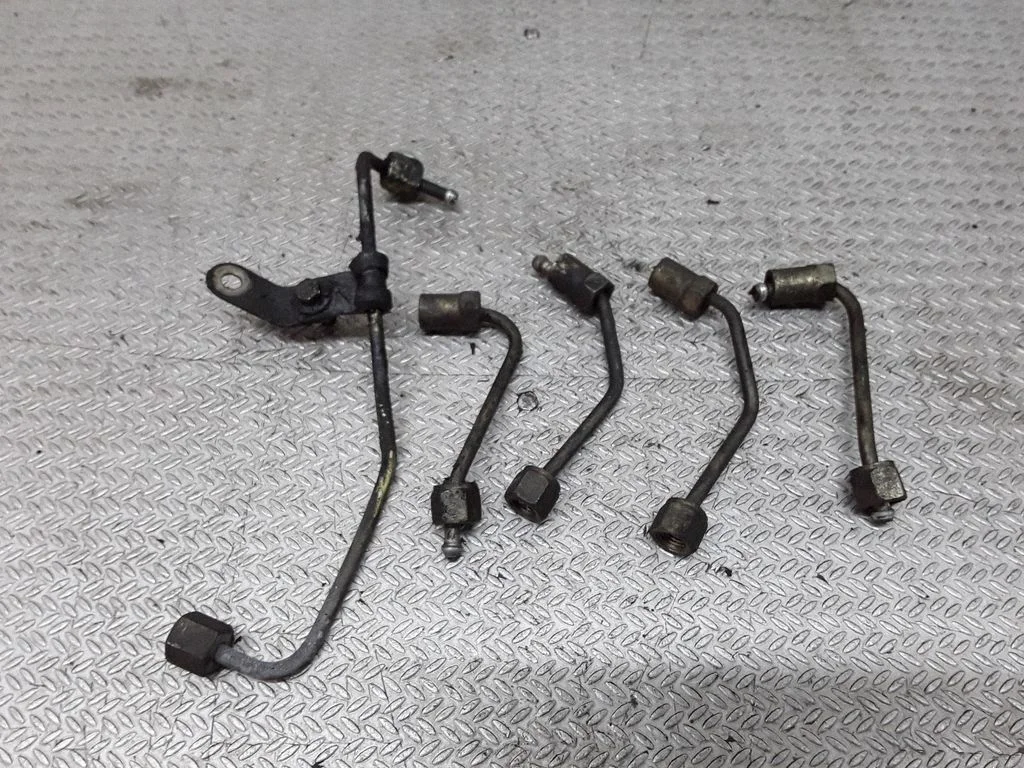 Degvielas padeves caurule (-es) uz sprauslām – Chrysler Grand Voyager IV (2001-2007)