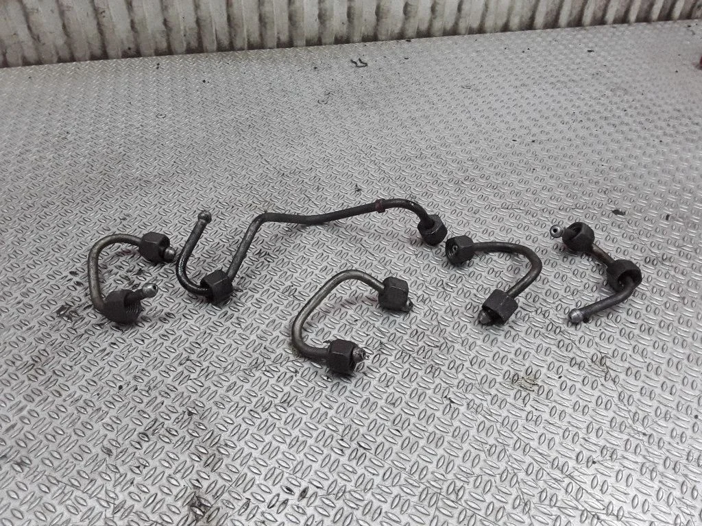 Degvielas padeves caurule (-es) uz sprauslām – Renault Megane II (2002-2005)