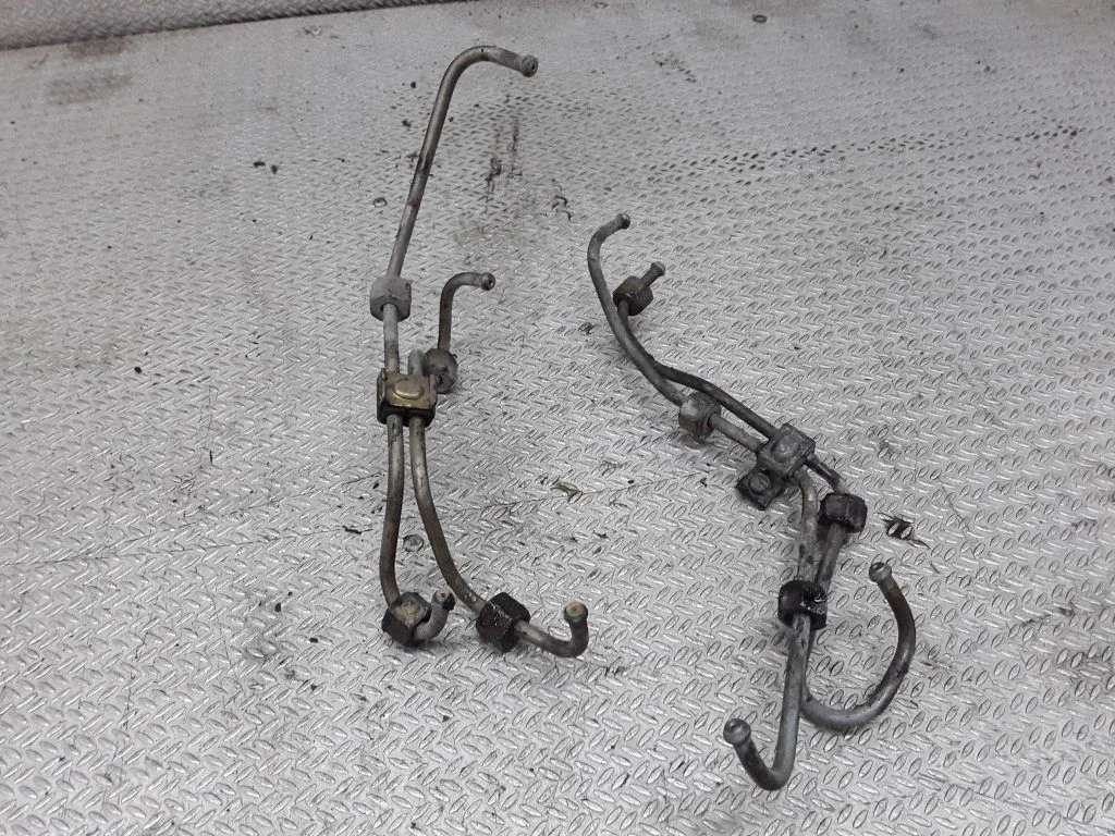 Fuel injector supply line/pipe – Ford Transit (1995-2000)