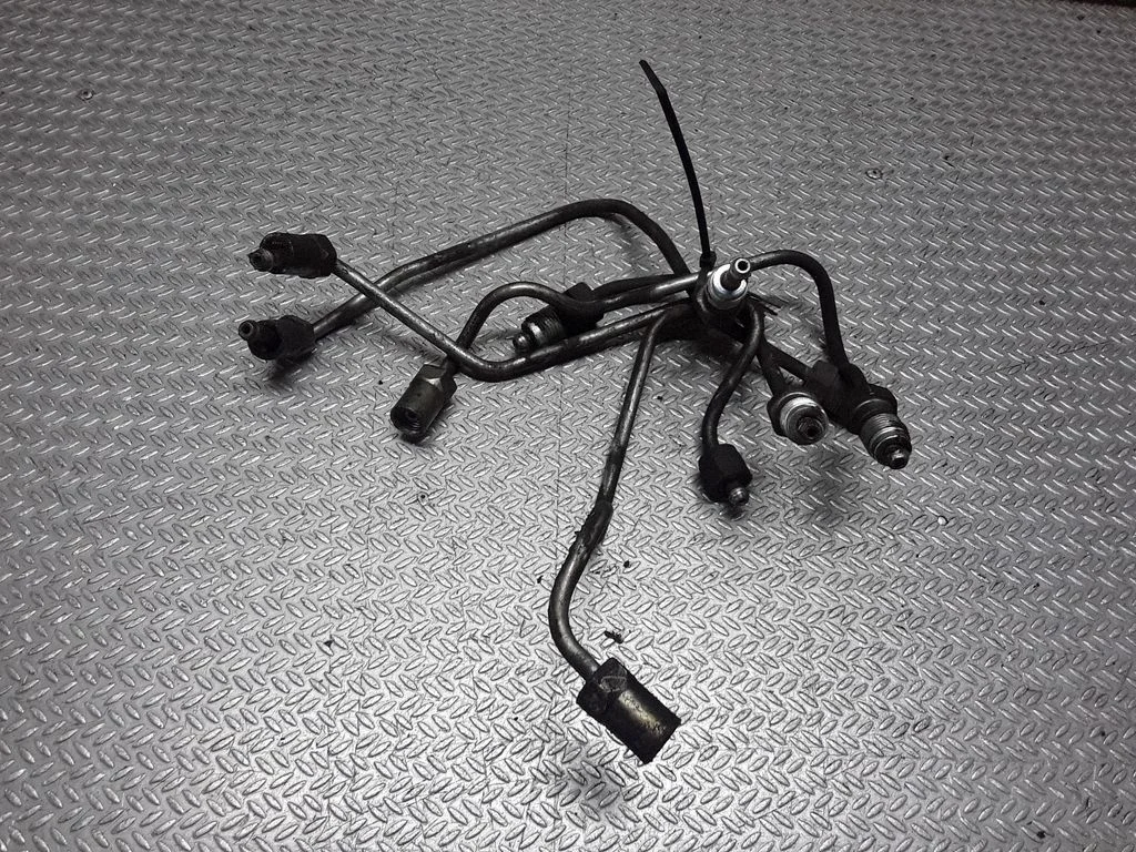 Degvielas padeves caurule (-es) uz sprauslām – Toyota Corolla Verso E121 (2001-2004)