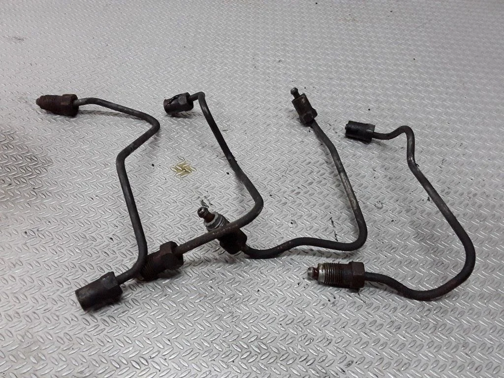 Fuel injector supply line/pipe – Toyota Avensis T250 (2003-2006)