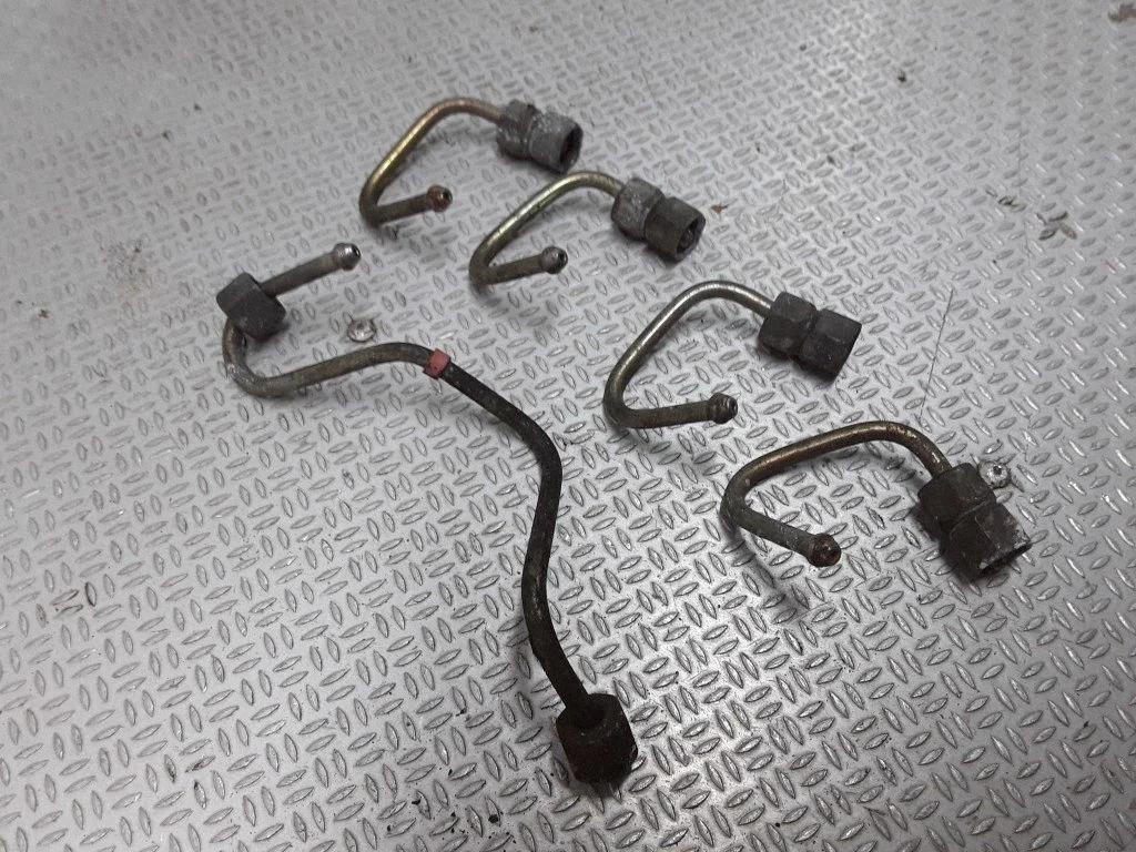 Degvielas padeves caurule (-es) uz sprauslām – Renault Megane II (2002-2005)