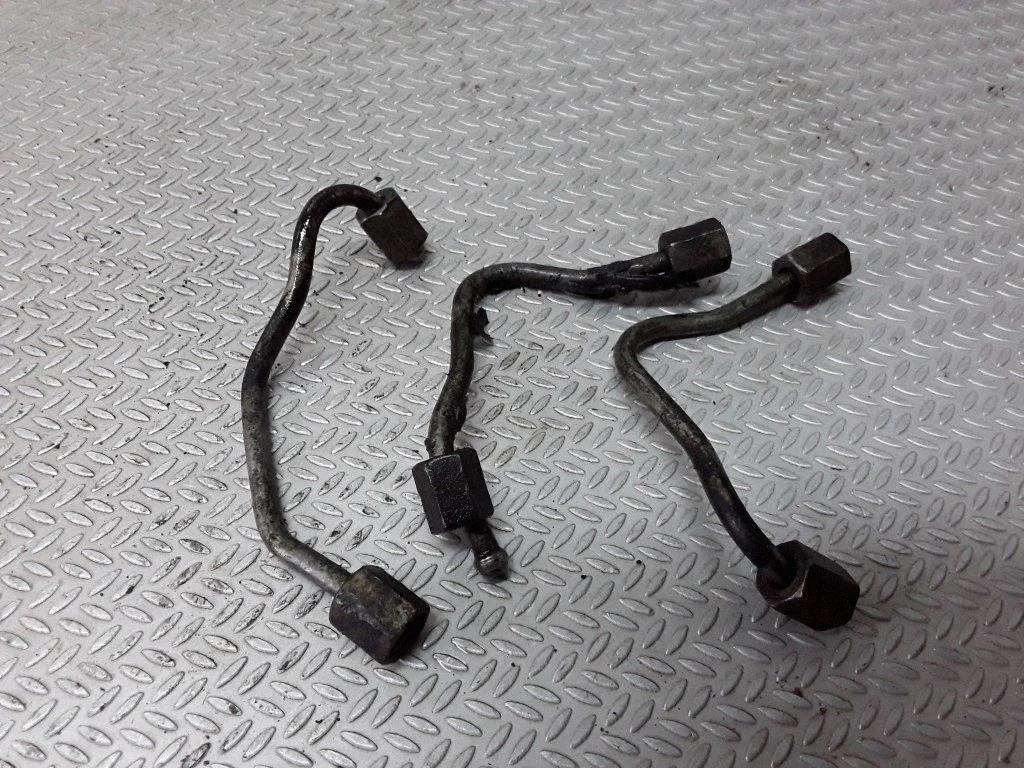 Fuel injector supply line/pipe – Citroen C5 (2001-2004)