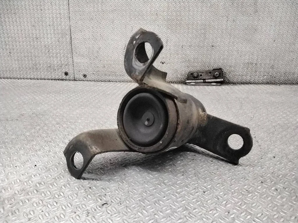Engine mount bracket – right