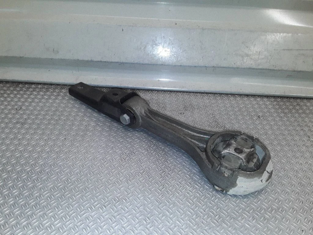 Engine mount bracket 1S0199851 – Volkswagen Up (2011-)