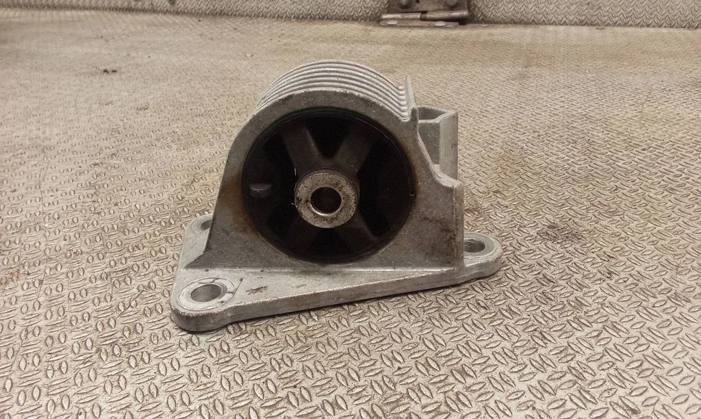 Engine mount bracket – Mini One - Cooper R50 - 53 (2001-2006)