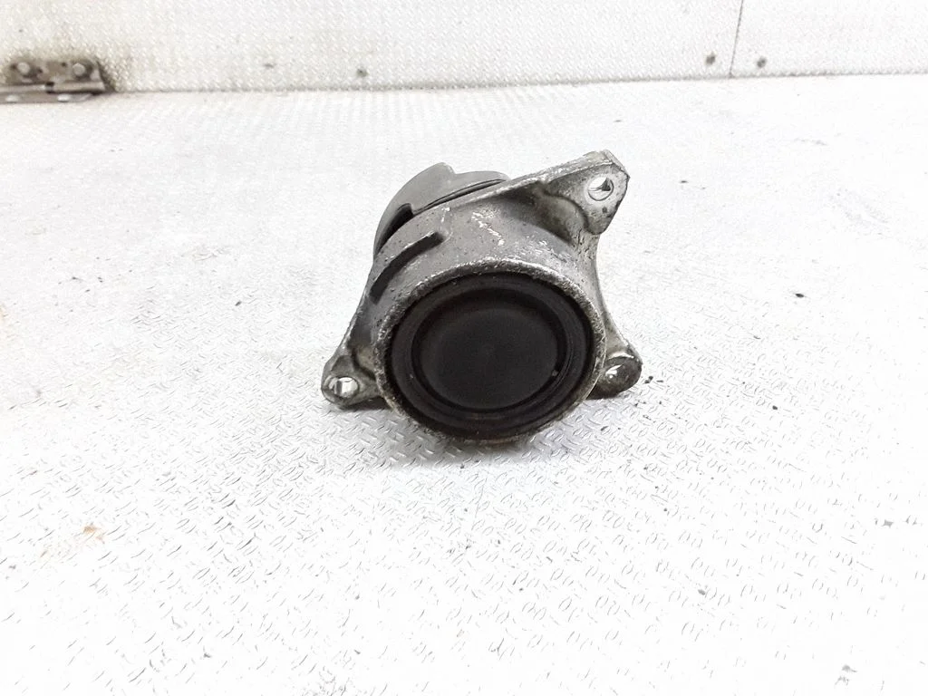 Engine mount bracket – Honda FR-V (2004-2009)