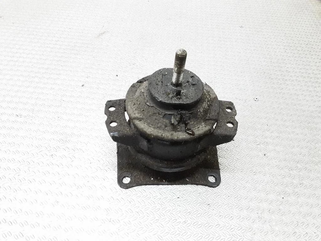 Engine mount bracket – Acura MDX II (2007-2013)