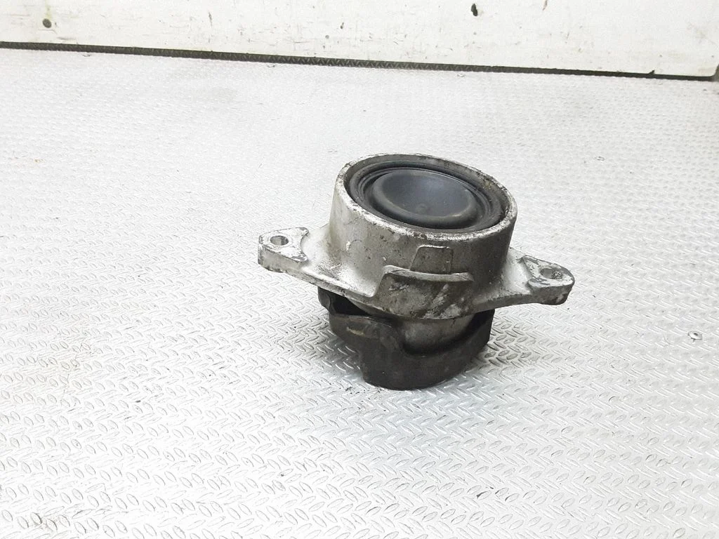 Engine mount bracket – Honda FR-V (2004-2009)