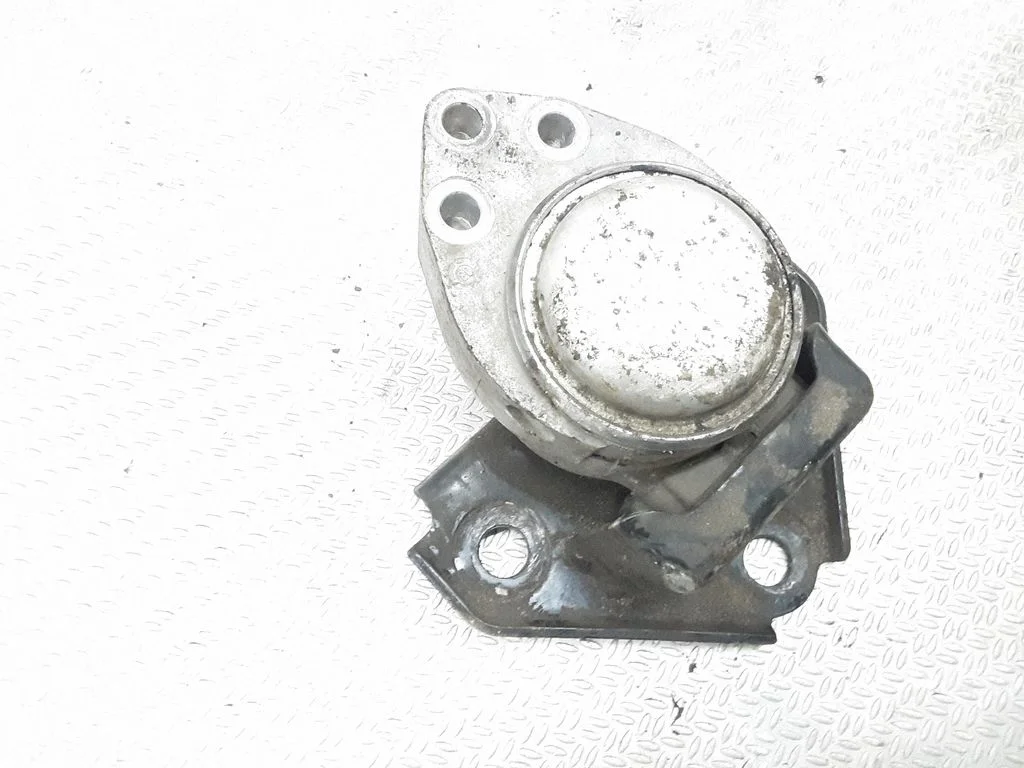 Engine mount bracket – Mazda 2 (2003-2007)