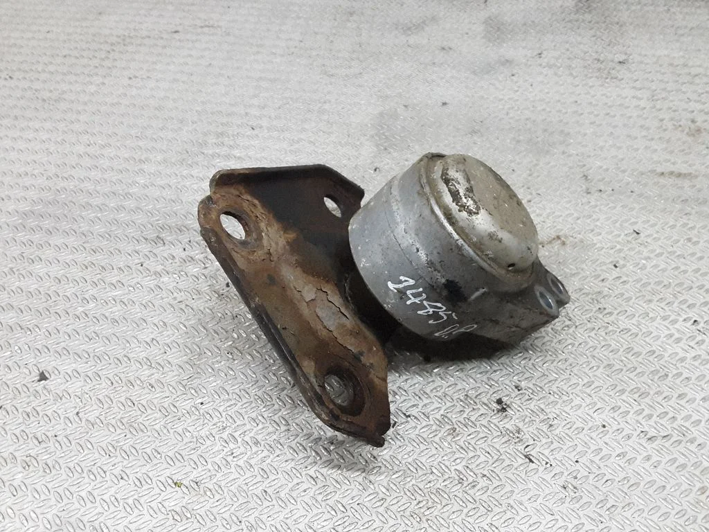 Engine mount bracket – Mazda 2 (2003-2007)