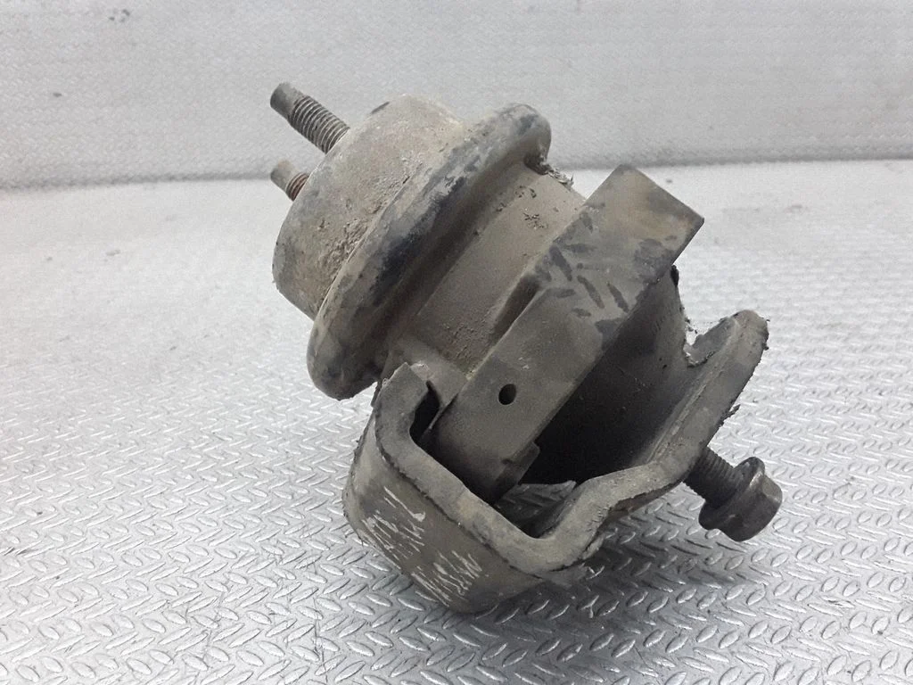 Engine mount bracket