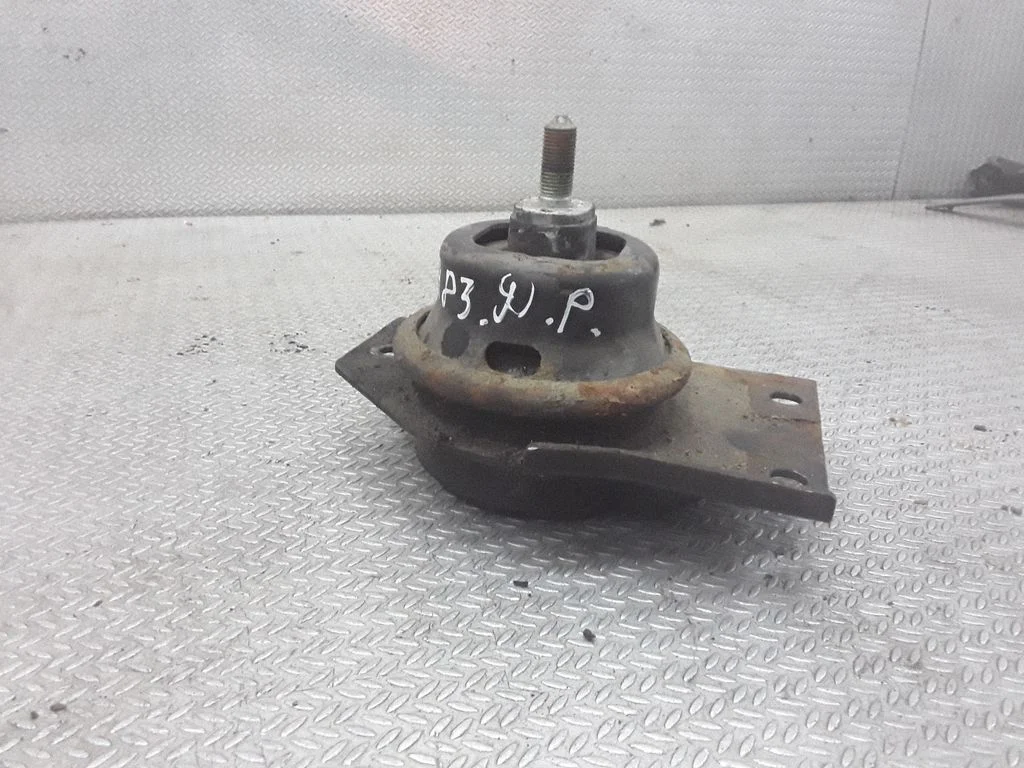 Engine mount bracket – KIA Rio (2001-2005)