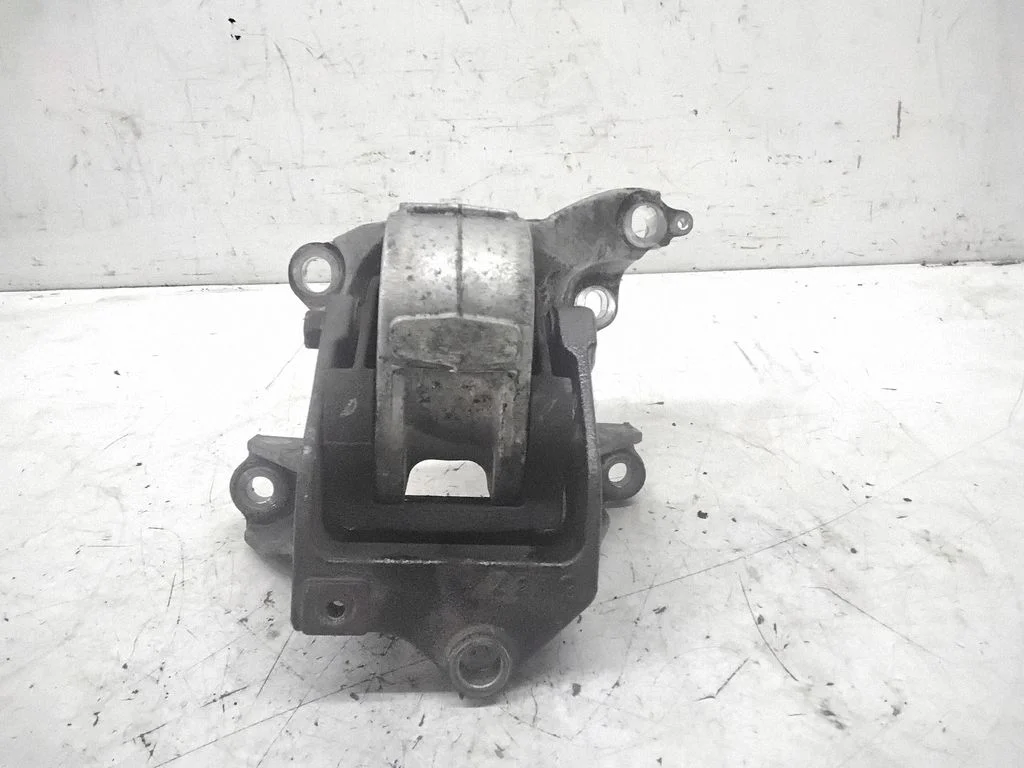 Engine mount bracket – Honda FR-V (2004-2009)