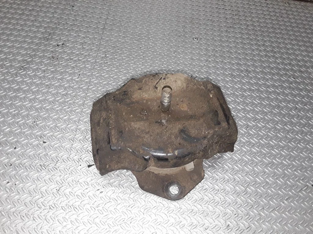 Engine mount bracket – Mitsubishi Pajero Sport I (1996-2008)