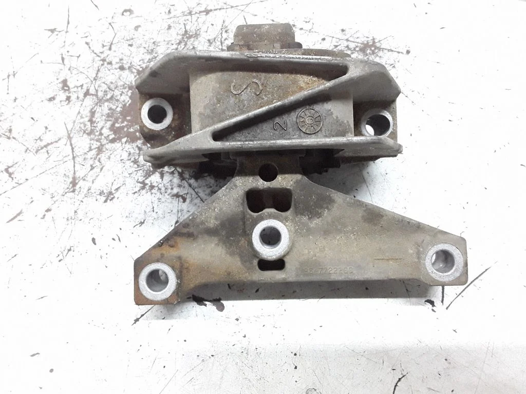 Engine mount bracket – Citroen C3 (2005-2010)