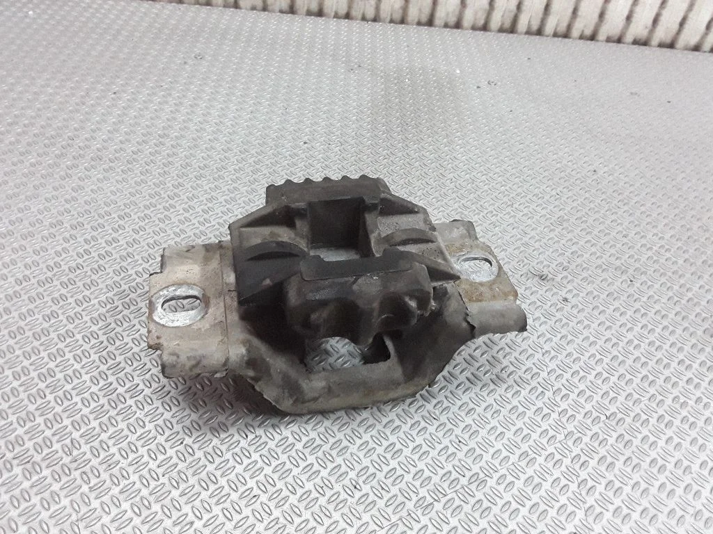 Engine mount bracket – Mazda 2 (2003-2007)