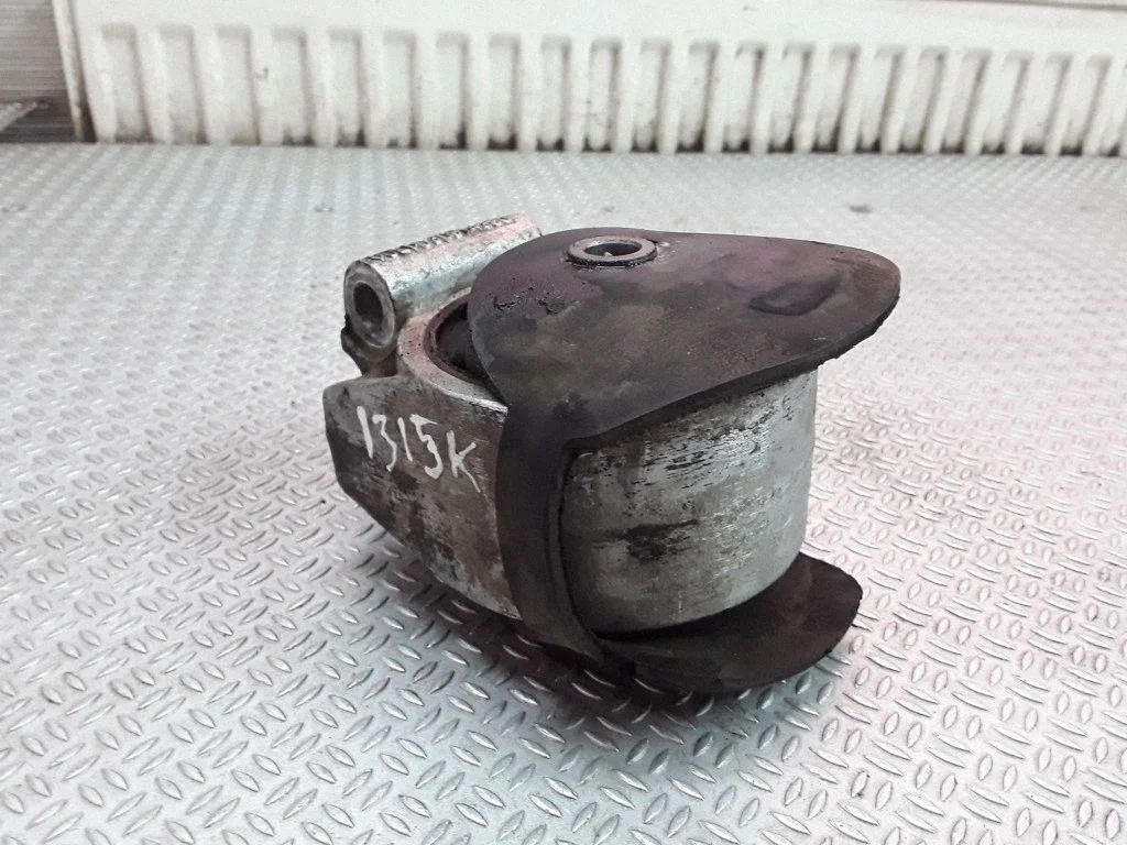Dzinēja spilvens 30814380 – Mitsubishi Space Star (1998-2005)