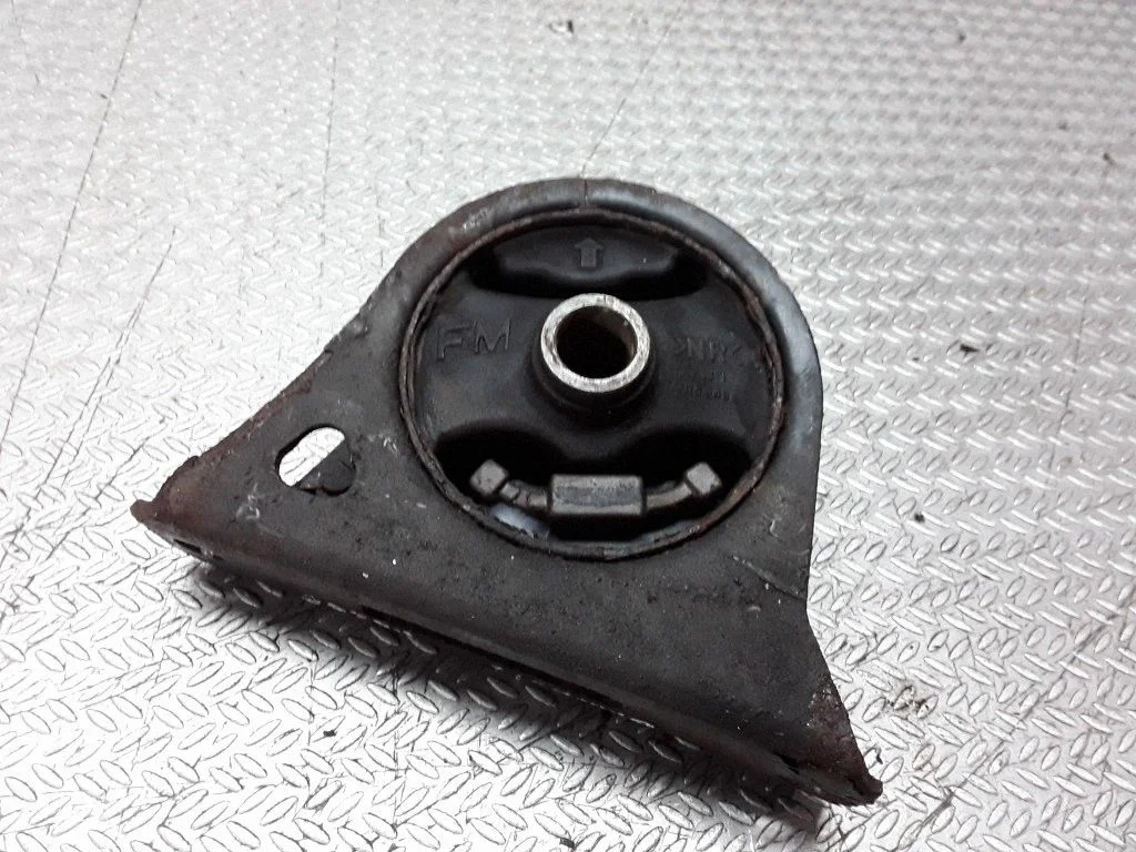 Dzinēja spilvens – Mitsubishi Grandis (2003-2011)
