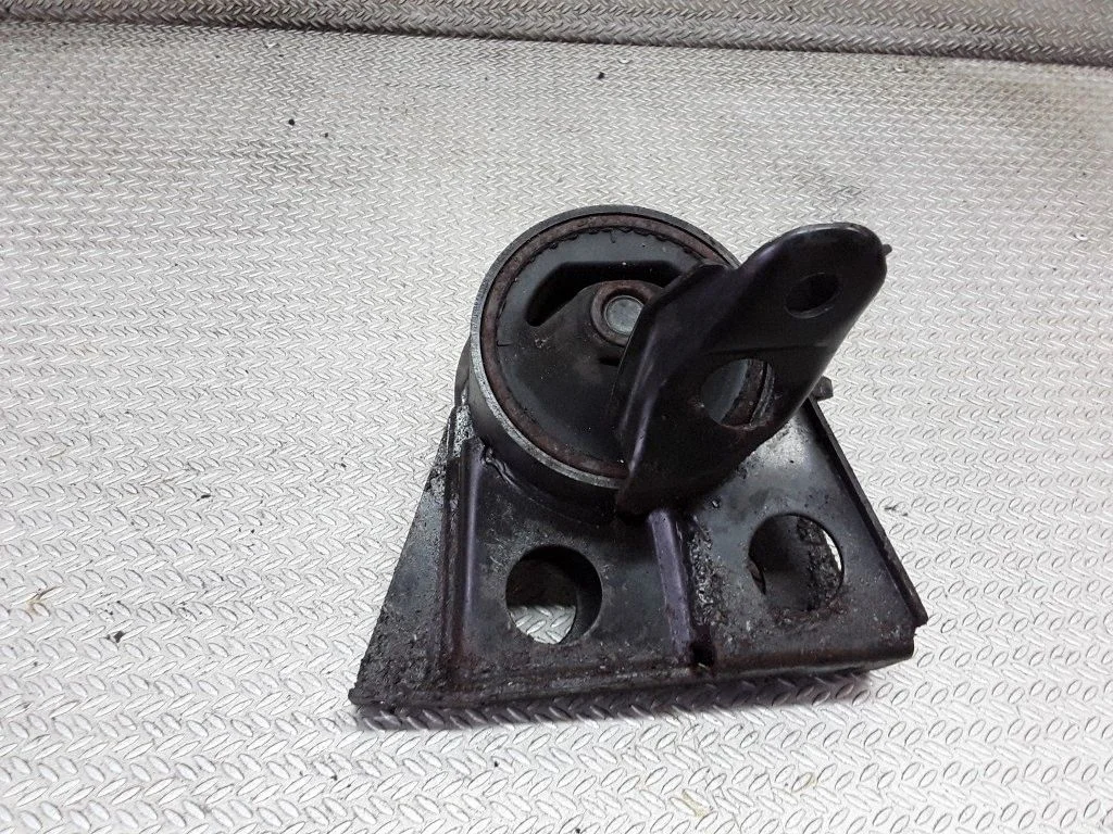 Engine mount bracket – Nissan Primera (2002-2007)