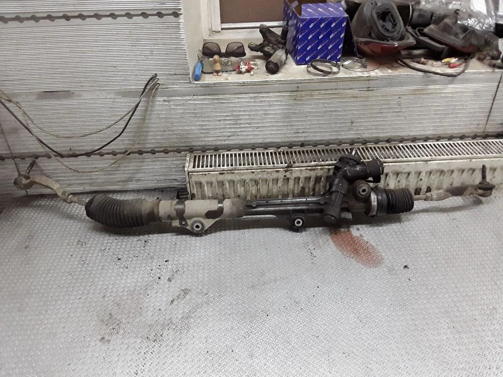 Steering rack RFXW4C3550EB – Lincoln LS (1998-2006)