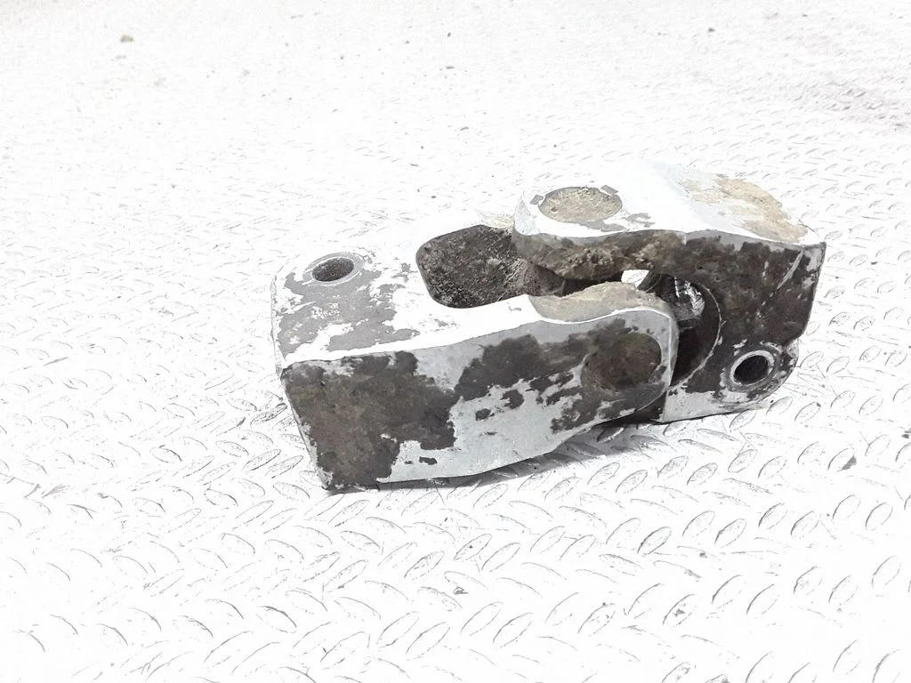 Steering column universal joint – Land Rover Discovery (1989-1998)